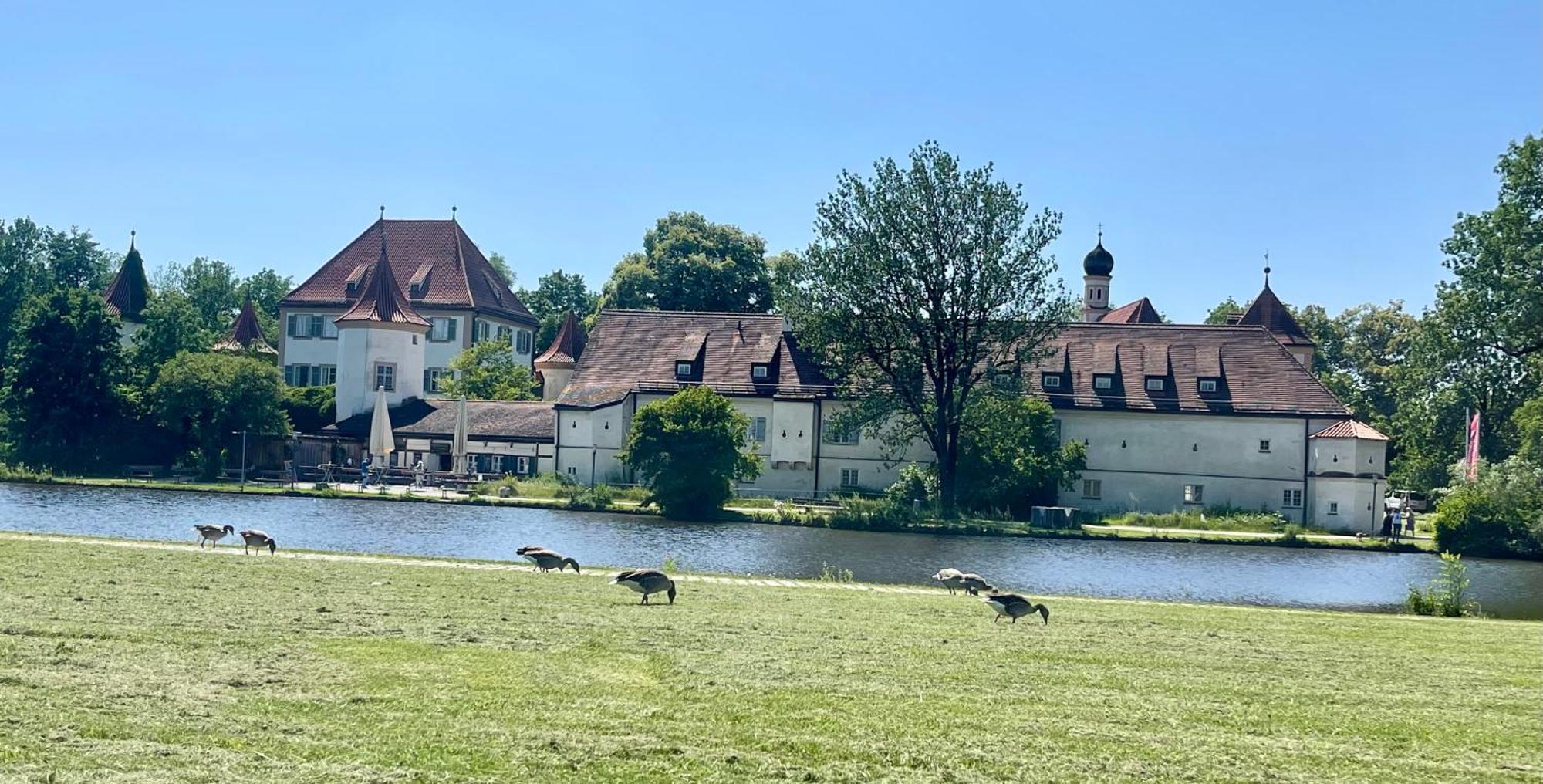Erdgeschosswohnung Neben Schloss Blutenburg Mit Privatem Garten Munich Exterior photo